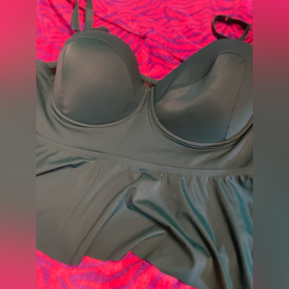 Dark green torrid swimsuit top - Picture 3 of 9